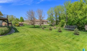 608 N Riverwood Cir, Brandon, SD 57005