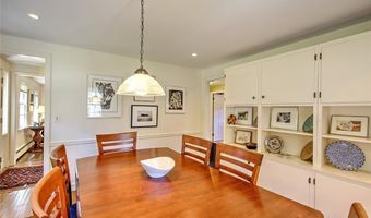 20 Wildflower Rd, Barrington, RI 02806