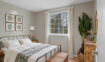 8463 MONARCH Ct, Annandale, VA 22003