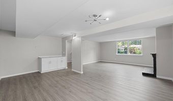 412 Sorrento Dr, Ballwin, MO 63021
