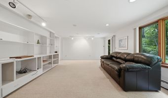10 Eaton Rd, Amherst, NH 03031