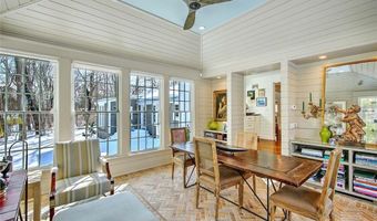 22 Lantern Ln, Barrington, RI 02806