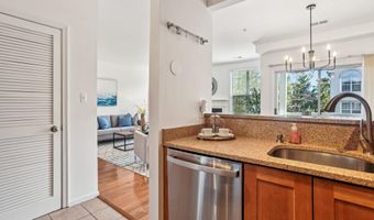 4691 LONGSTREET Ln 202, Alexandria, VA 22311