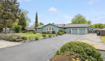 204 Holiday Ln, Central Point, OR 97502