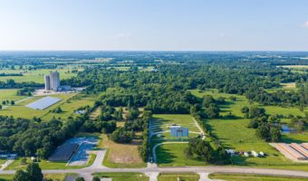 60 E Church St, Aurora, MO 65605