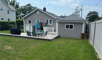 53 Center Ave, Middletown, RI 02842