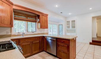 8 Cedar Pl, Camden, SC 29020