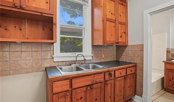 920 High St, Baldwin City, KS 66006