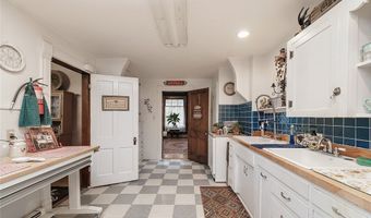 43 N Woodard Ave, Absarokee, MT 59001