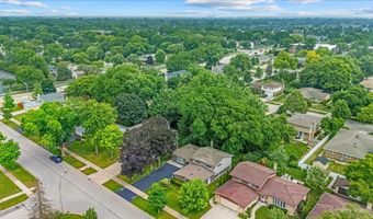 2631 N Stuart Dr, Arlington Heights, IL 60004