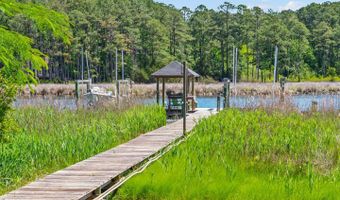 738 Dawson Creek Rd, Arapahoe, NC 28510