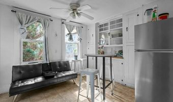 21 Slocum St, Newport, RI 02840