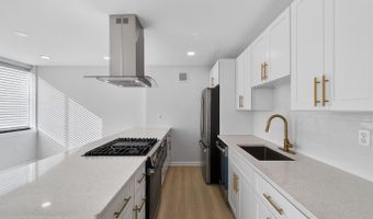 4390 LORCOM Ln 410, Arlington, VA 22207