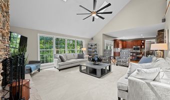 215 Beaumont Trl, Aurora, OH 44202