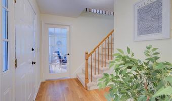 31 Edgewater Rd, Narragansett, RI 02882