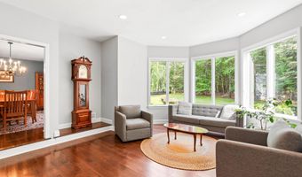 9 Hubbard Rd, Amherst, NH 03031