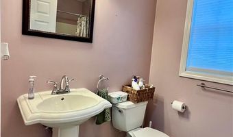 2 Hayes St, Johnston, RI 02919