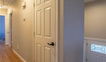 25 Algonquin Dr, Middletown, RI 02842