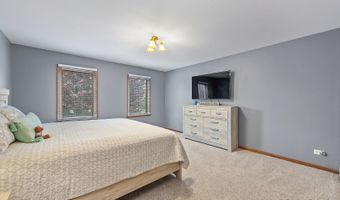 14 Hampton Ct, Algonquin, IL 60102