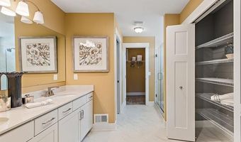 6128 N Trailwoods Dr, Ann Arbor, MI 48103