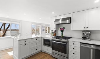 102 Lincoln Ave, East Providence, RI 02915