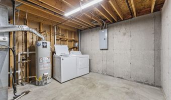 5225 SUNSET Dr, Cheyenne, WY 82009