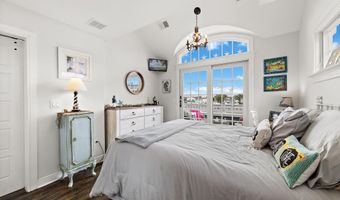 222 7TH St, Beach Haven, NJ 08008