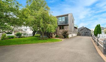 39 Central Ave, Amityville, NY 11701