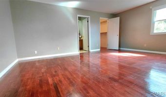 874 Hollyridge Dr, Ballwin, MO 63011