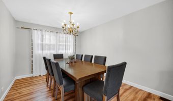 3010 N Kennicott Ave, Arlington Heights, IL 60004