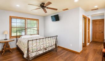 138 Church St, Belford, NJ 07718