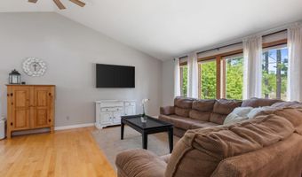 4 Cross Rd, Brookline, NH 03033