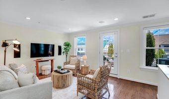 1818 POTOMAC GREENS Dr, Alexandria, VA 22314