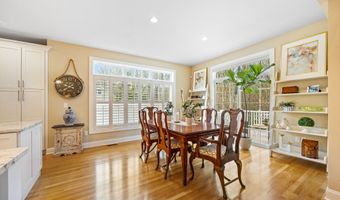 305 Richmond Glen Dr, Cheshire, CT 06410