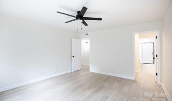 8356 Meadow Lakes Dr, Charlotte, NC 28210