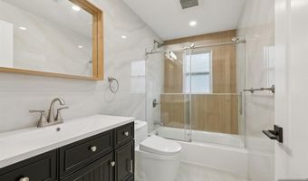 14 Redwood St, Bergenfield, NJ 07621