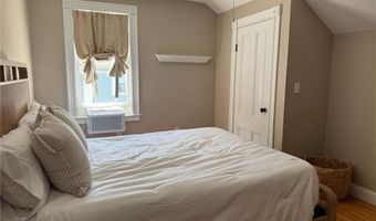 11 Ann St, Newport, RI 02840