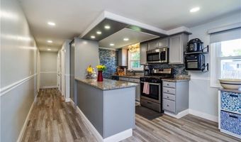 43 Deerfield Dr, Warwick, RI 02886