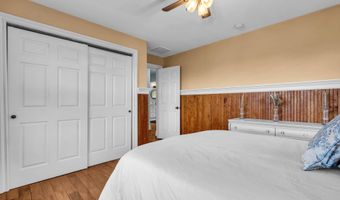 221 Magnolia Dr, Bayville, NJ 08721