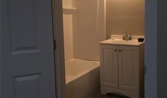 217 State St 1R, Bristol, RI 02809