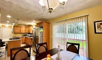 2 Hayes St, Johnston, RI 02919