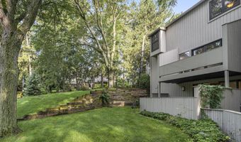 2174 Overlook Ct, Ann Arbor, MI 48103