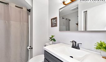 424 Clubhouse Dr, Banner Elk, NC 28604