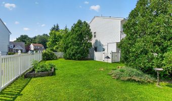 37 Wicken Sq, Albany, NY 12205