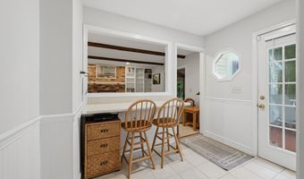 2 Banquo Brae Rd, Brookfield, CT 06804