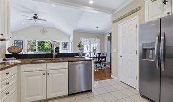 25 Southern View Dr, Narragansett, RI 02882