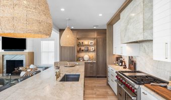 162 76th St, Avalon, NJ 08202