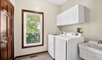 465 Redwood Forest Dr, Ballwin, MO 63021