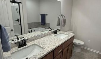 16338 Lois Ln, Basehor, KS 66007
