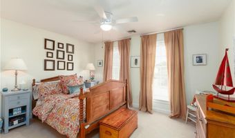 167 Meadow Ln, Middletown, RI 02842